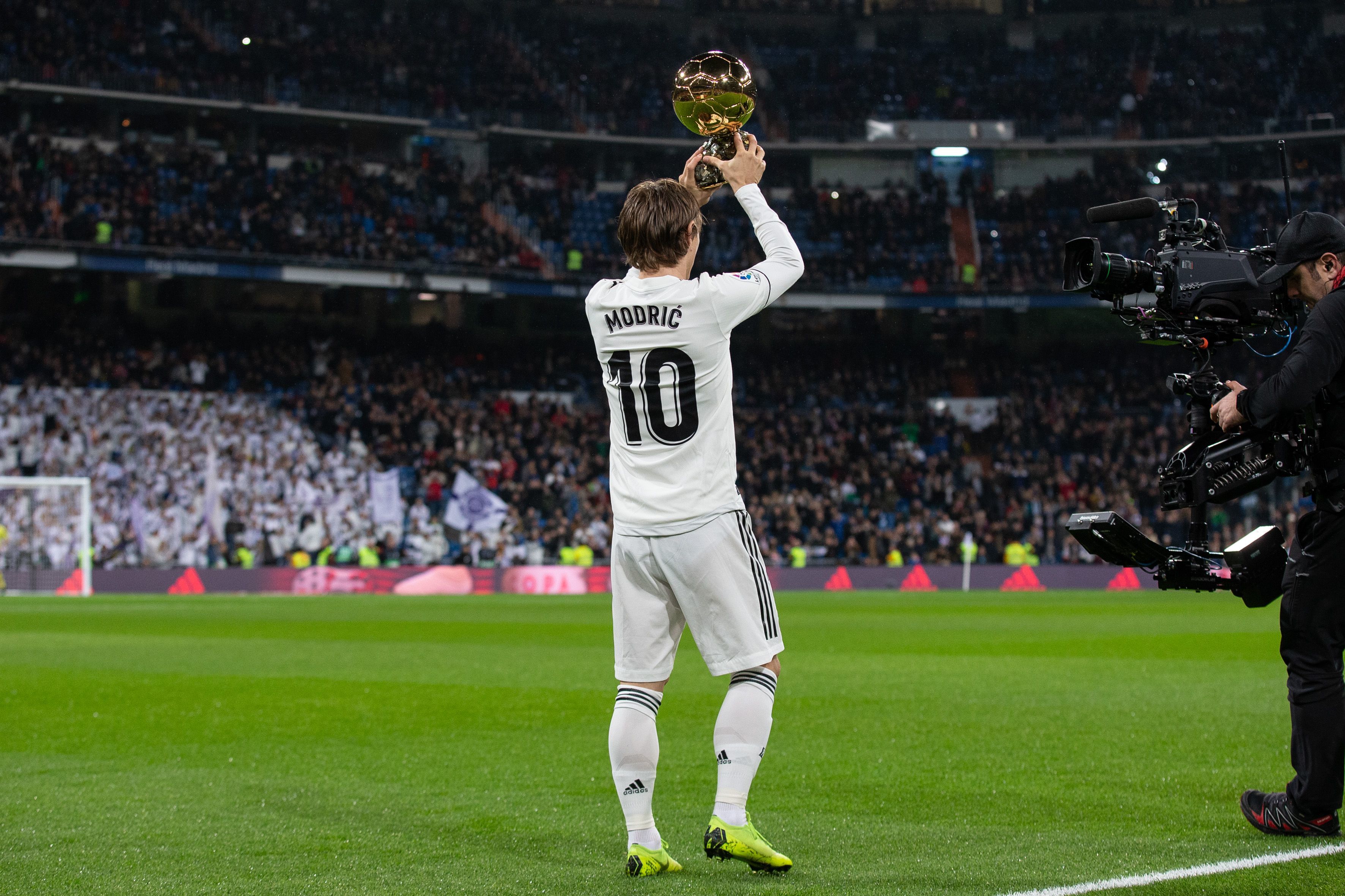 海外网友热议BLG淘汰FLY：FLY差点就3-1了！BLG是东部最弱战队